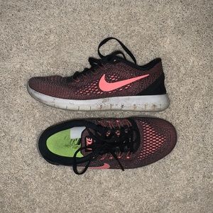 Size 6 Nike tennis shoes